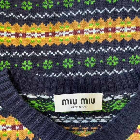 V-neck wool sweater - Picture 14 of 15